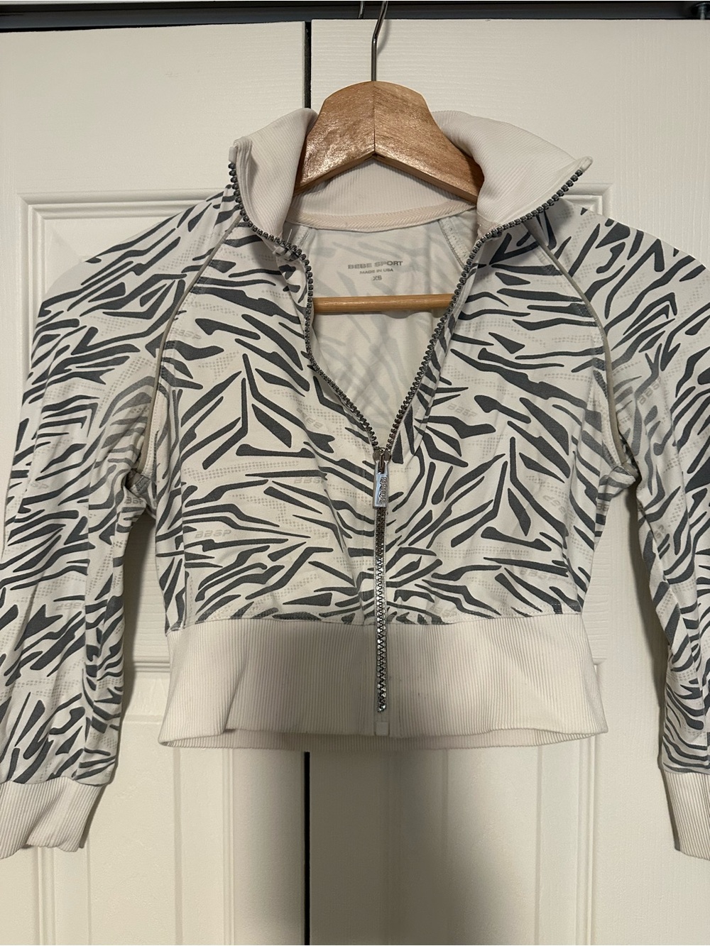 Zebra Print Cropped Zip up Active Wear Jacket - White/Gray